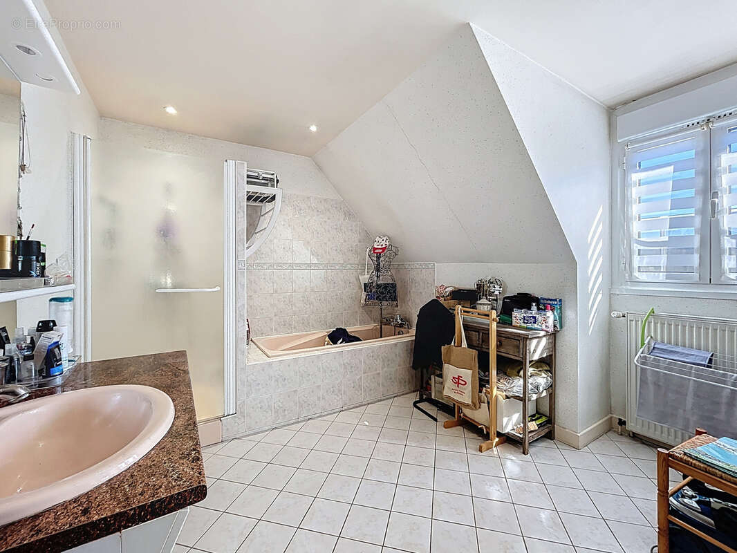 Maison à SAINT-PANTALEON-DE-LARCHE