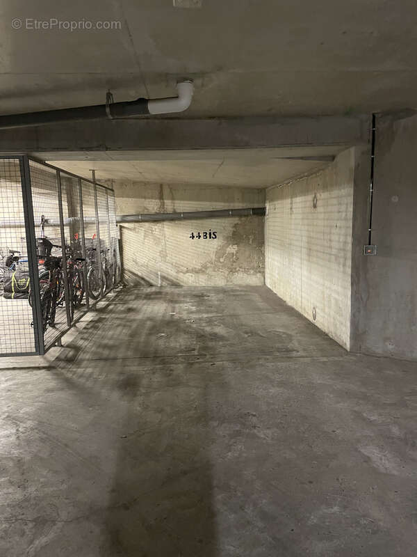 Parking à SARTROUVILLE
