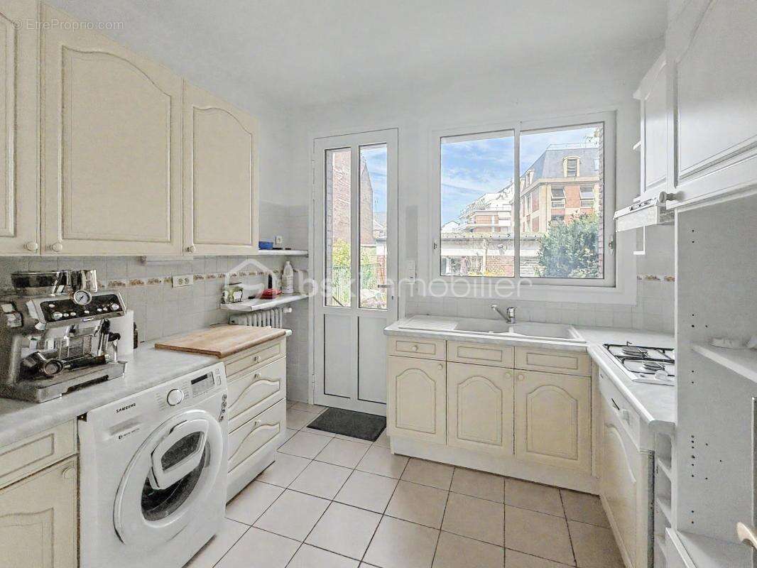 Comme une maison en plein centre-ville ! appartement avec entrée privative, jardin, studio indépendant et garage - photo 7