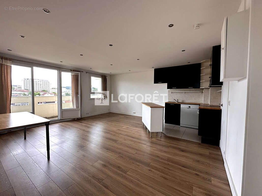 Appartement à NANTERRE