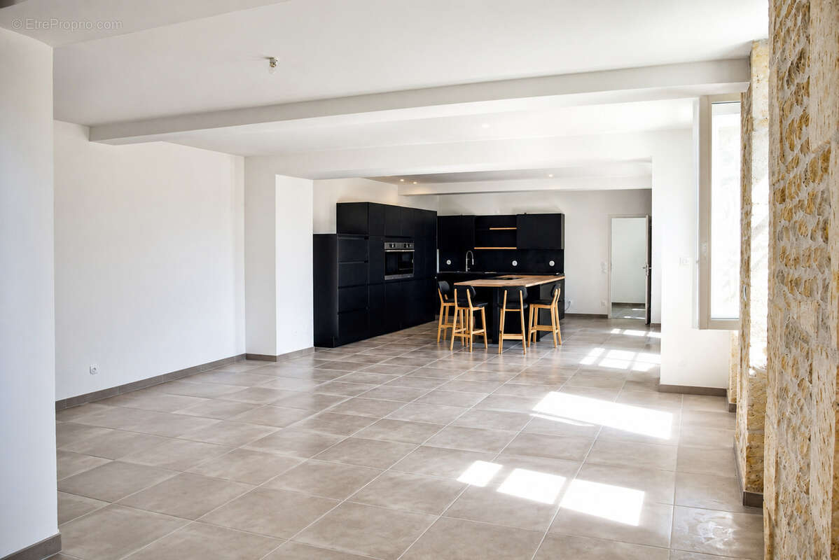 Maison de caractère entièrement rénovée   5 chambres   Dépendances - photo 2
