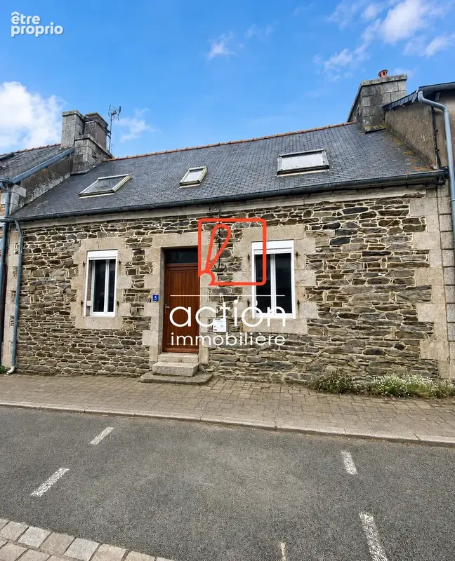 Maison à LA ROCHE-DERRIEN