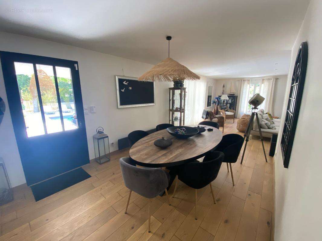 Villa COUP DE COEUR de 2002 de 173 m² avec Garage spacieux de 40 m² et Piscine - photo 7