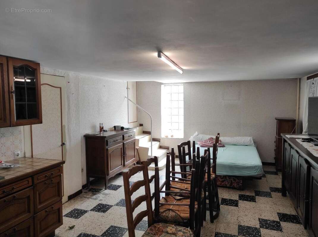   - Maison à MEYZIEU
