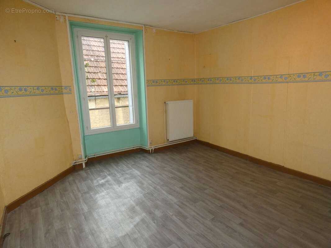 Maison à BRIENON-SUR-ARMANCON