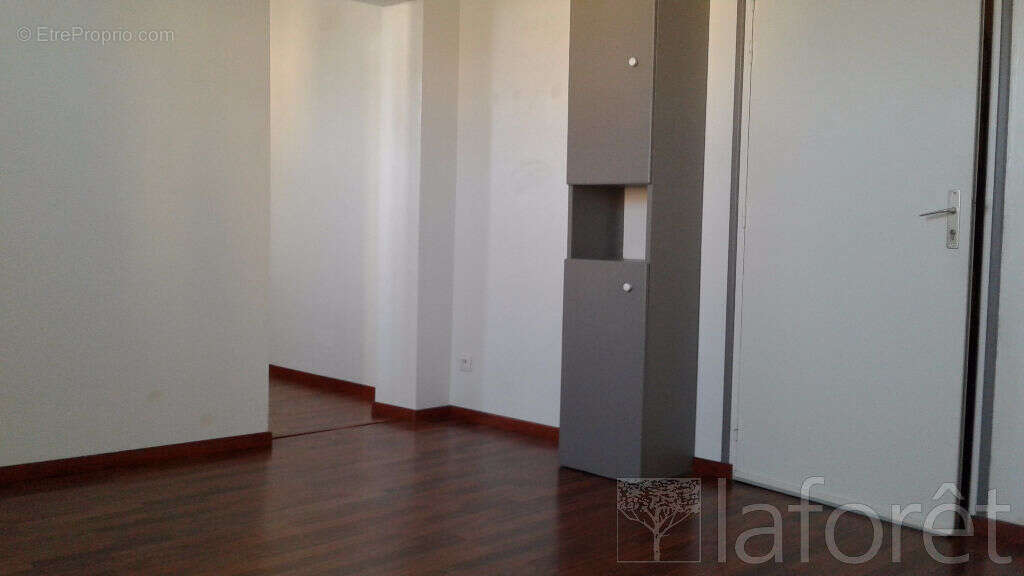 Appartement à POUILLON