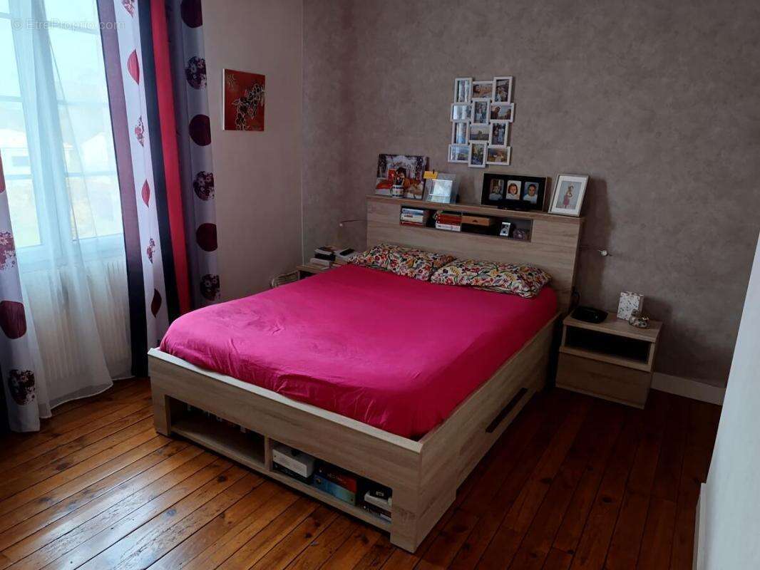 Maison 121 m² à Saint-Medard-De-Guizieres  - photo 10