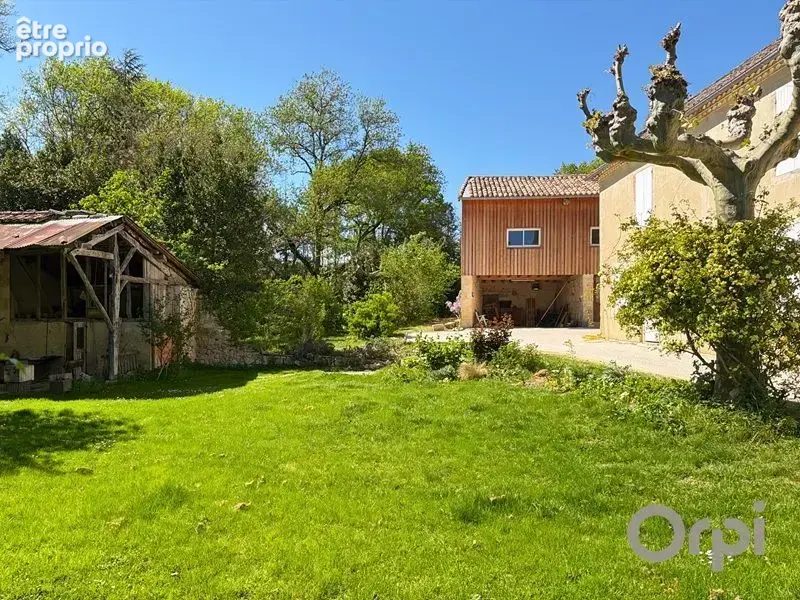En campagne, sur le canton de LECTOURE, maison ancienne rénovée sur 230 m² habitables, terrain autour et dépendances - photo 16