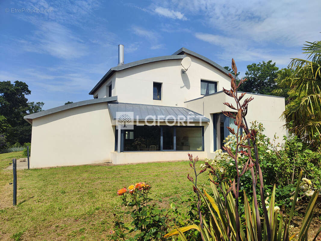 Maison d'architecte de 150 m² sur plus de 4 500 m² de terrain  À moins de 15 min au sud de Guingamp - photo 2