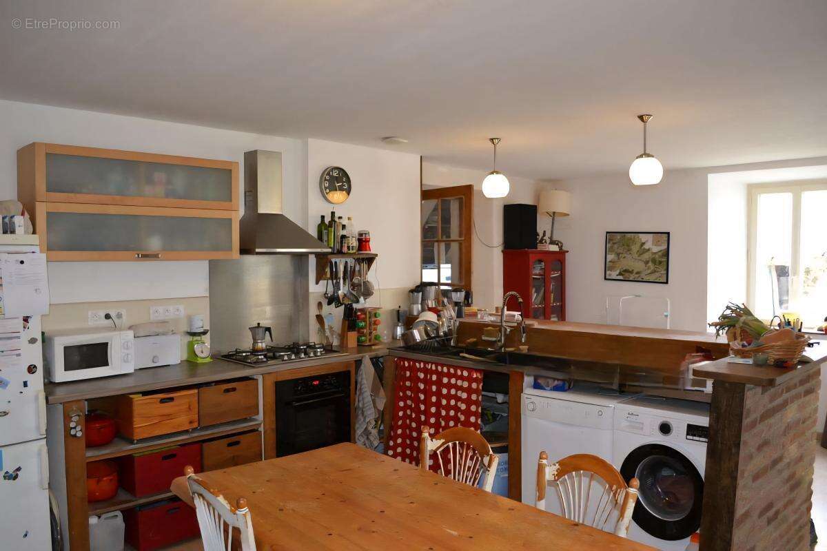 Maison à BERRIAS-ET-CASTELJAU