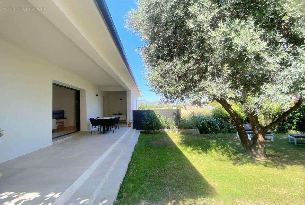 Appartement à SANARY-SUR-MER