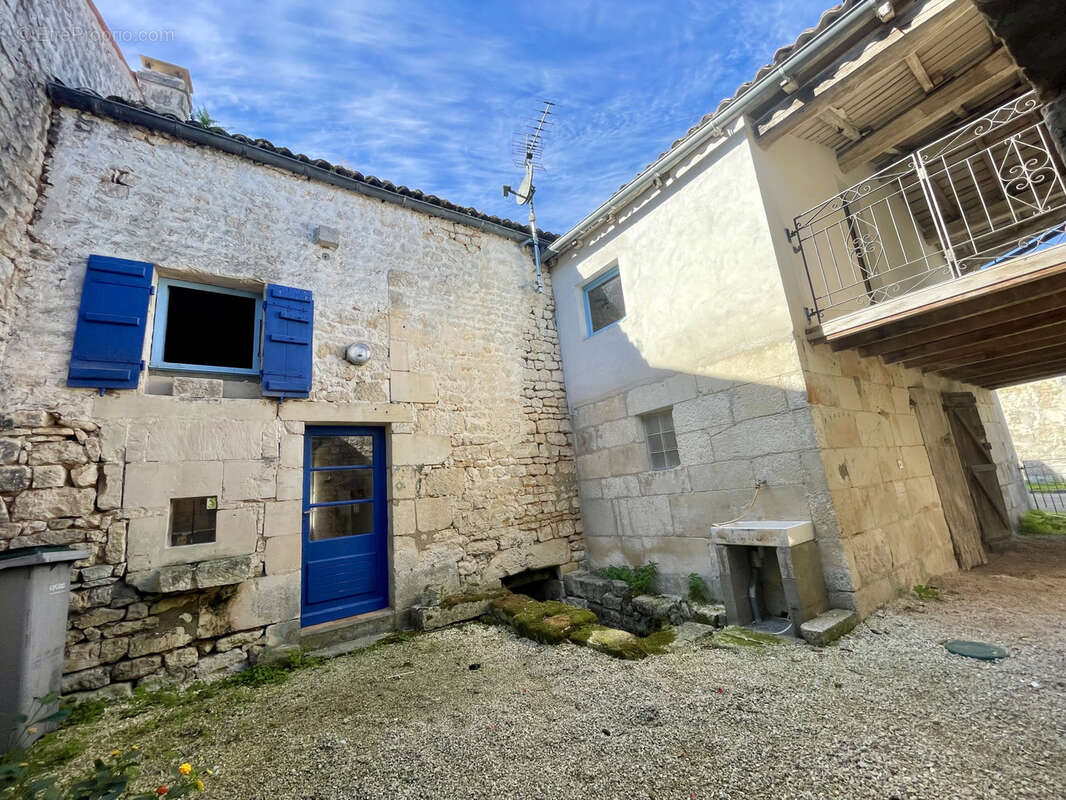 Maison à CRAZANNES
