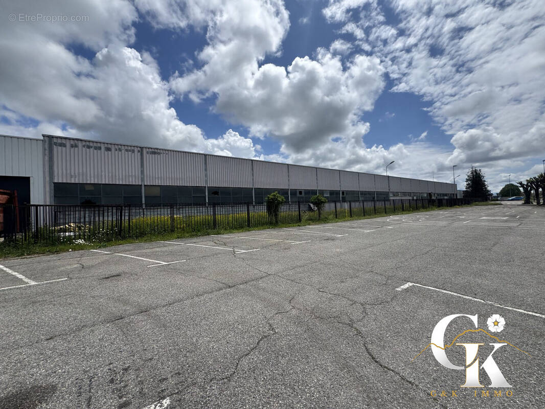 Commerce à SAINT-ETIENNE-DE-CROSSEY