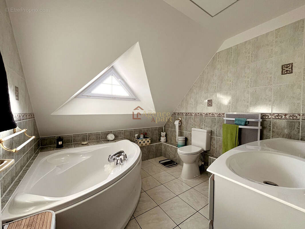 Maison à SAINT-MARTIN-DE-FONTENAY