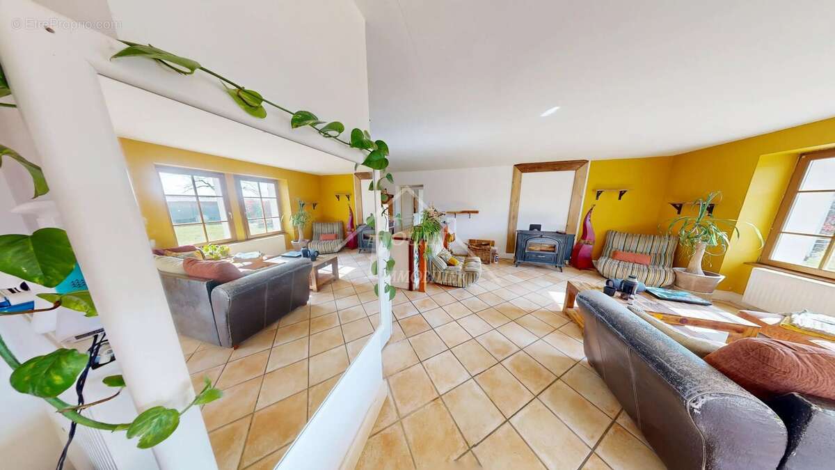 Maison à COUTANSOUZE