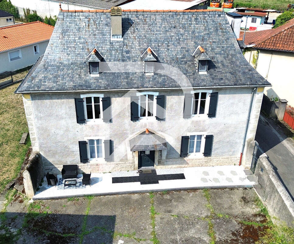 Maison Béarnaise Labastide-Cézéracq 7 pièces 177 m² - photo 2