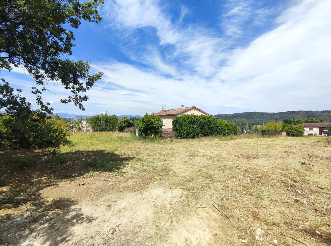 Terrain à SAINT-SERNIN