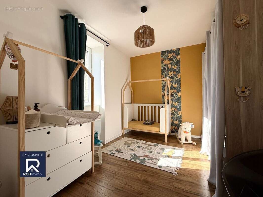 Maison à EYZIN-PINET