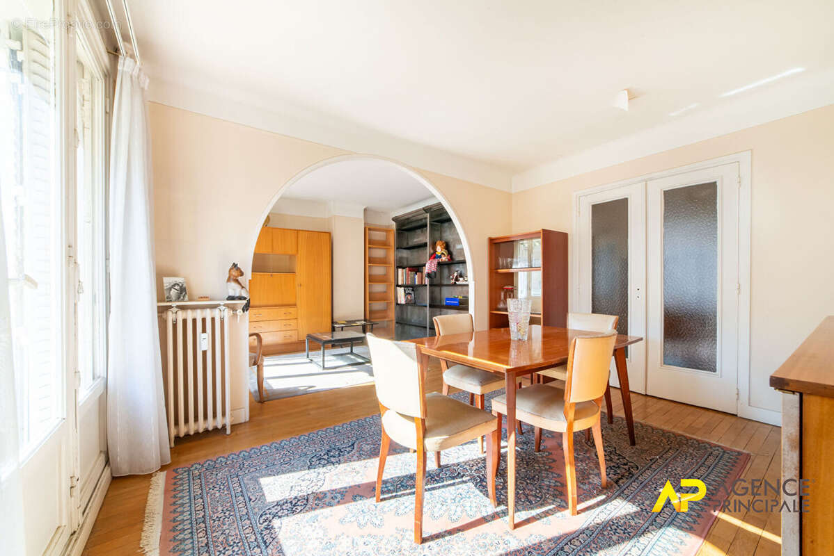 Appartement à LA GARENNE-COLOMBES