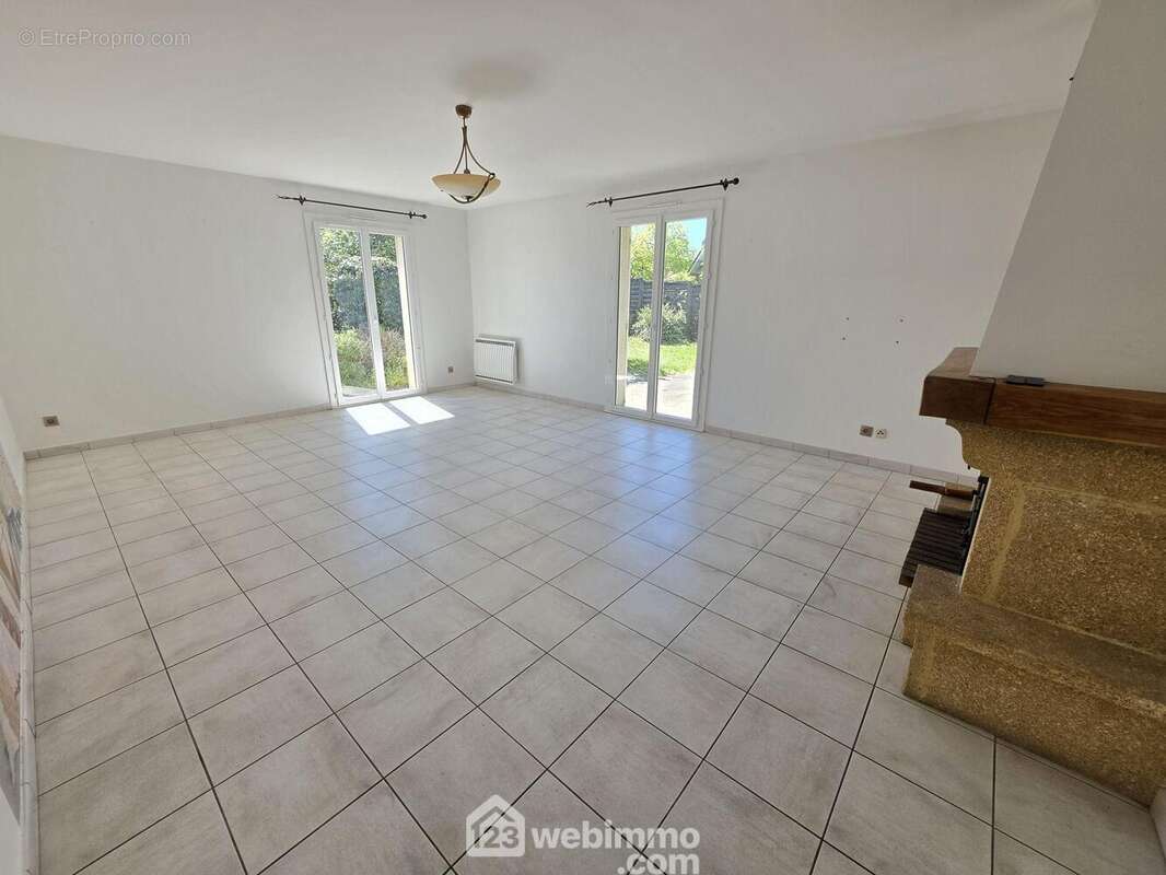 Puis la pièce de vie - Maison à LE PIAN-MEDOC