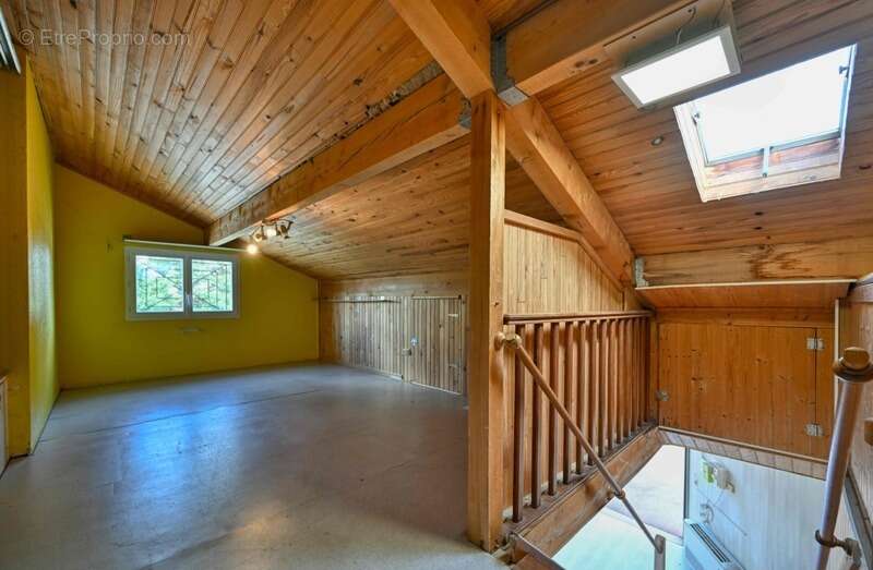 Maison à GREZIEU-LA-VARENNE