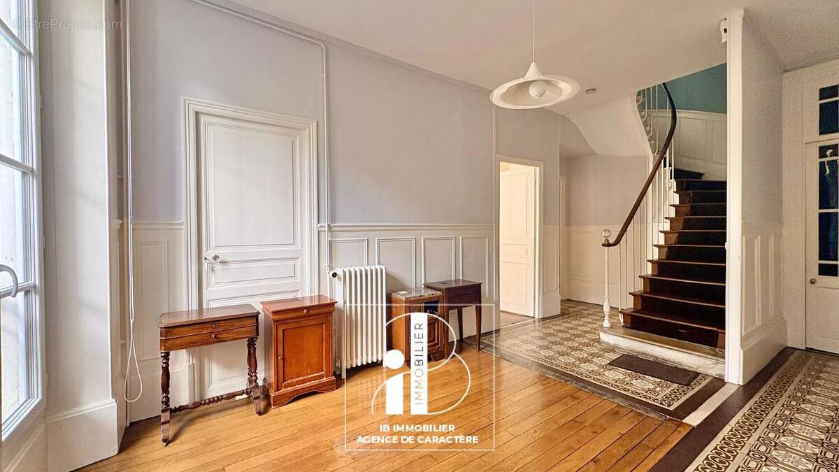 Maison à FONTAINEBLEAU