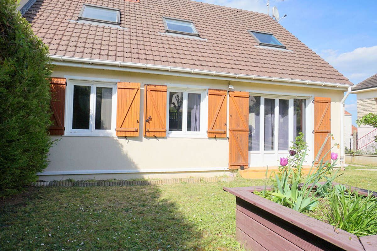 Maison à MEZIERES-SUR-SEINE