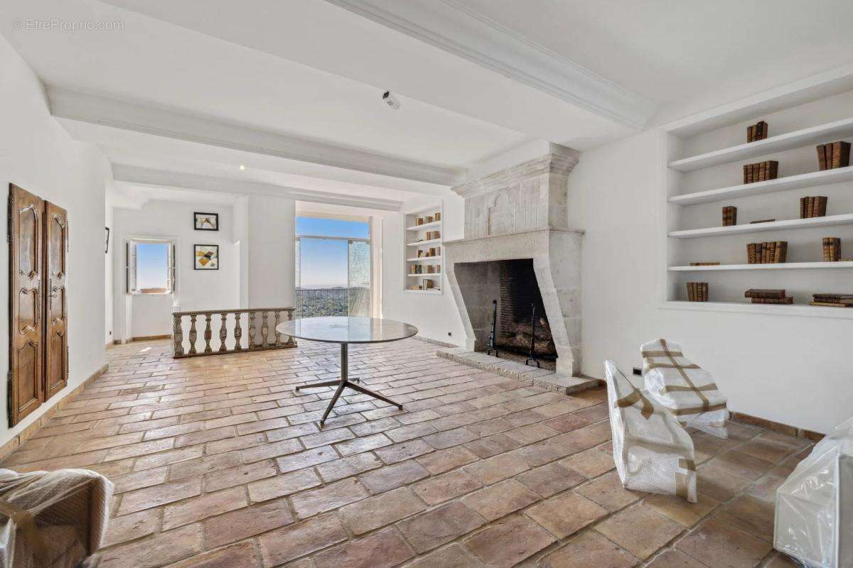 Maison à CHATEAUNEUF-GRASSE