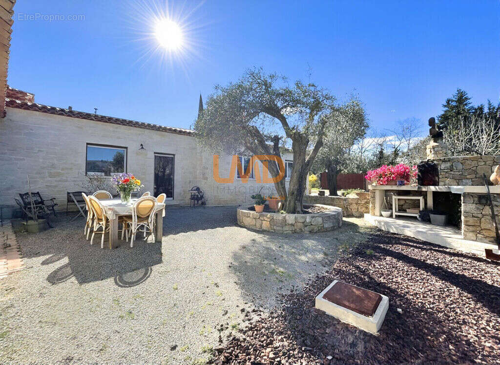 Figanières – Mas rénové 171 m², 3 suites, terrain piscinable - photo 10