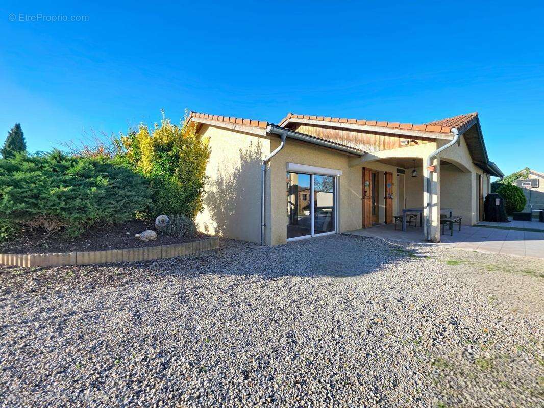 Maison à SAINT-PIERRE-DE-CHANDIEU