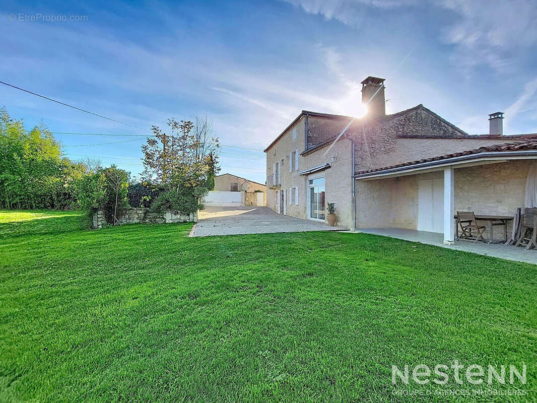 A Vendre Maison en pierre rénovée de 175 m² avec jardin et garage dans un hameau de Condom - photo 20