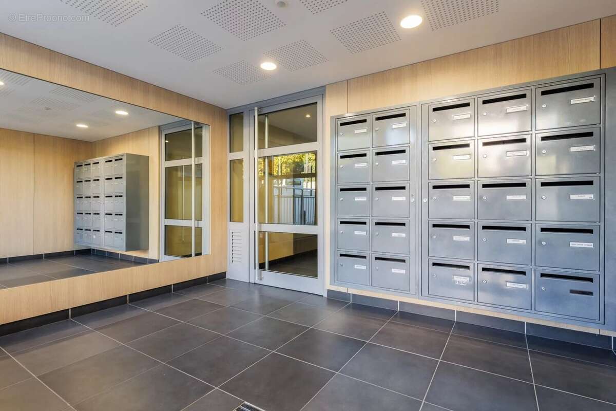 Appartement à SAINT-LAURENT-DU-VAR