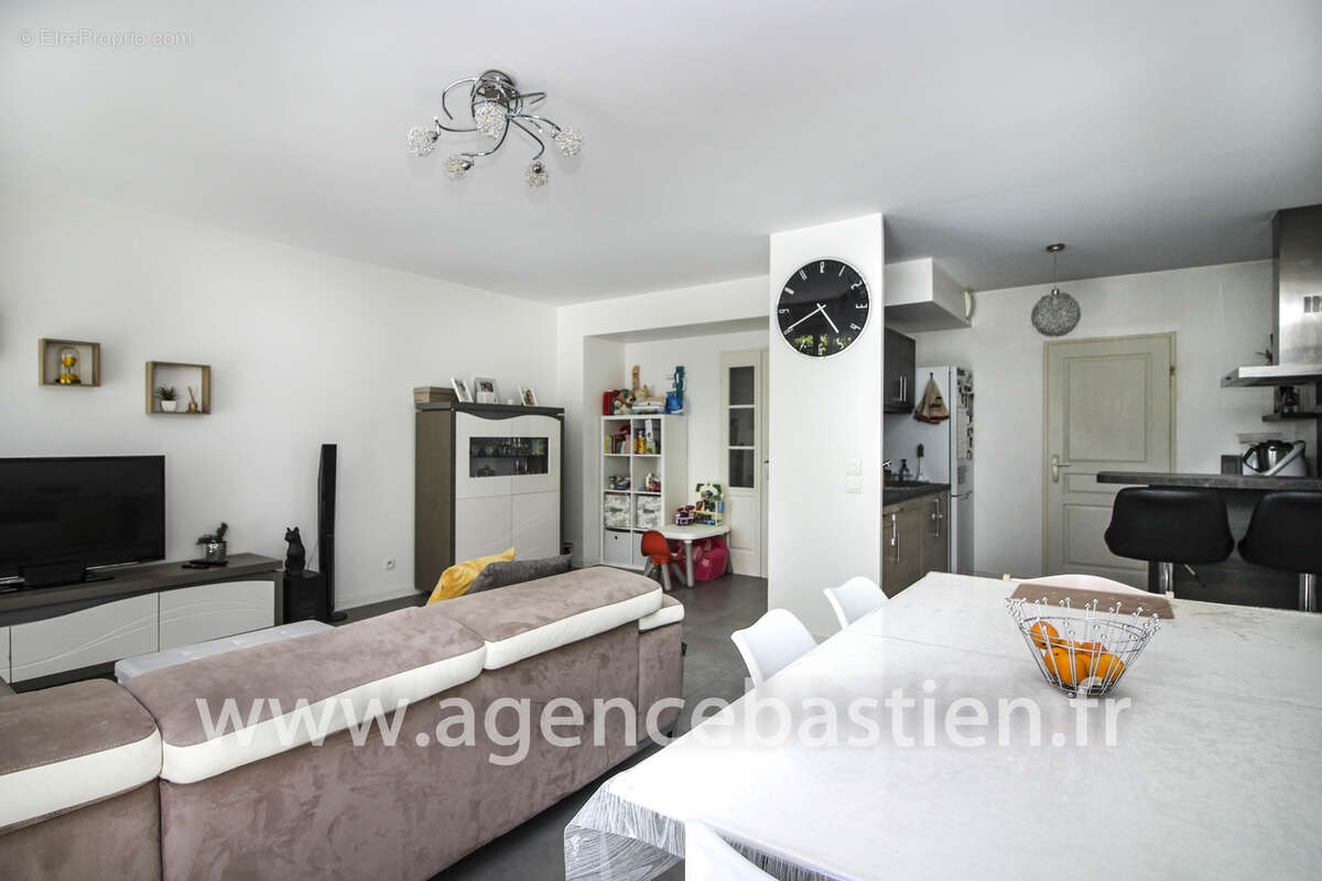 Appartement à CESSY