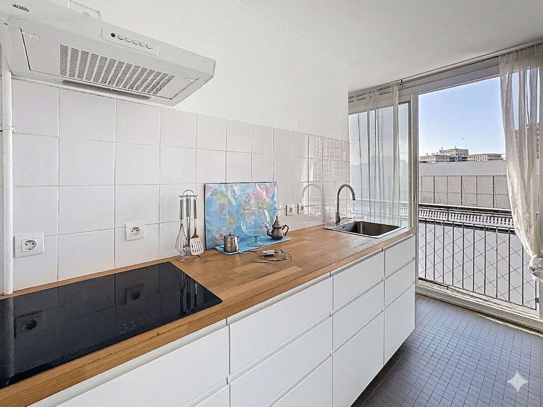 Appartement à MARSEILLE-1E