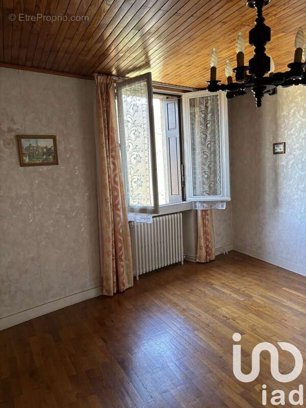 Maison 180 m² à La Valla-En-Gier  - photo 3