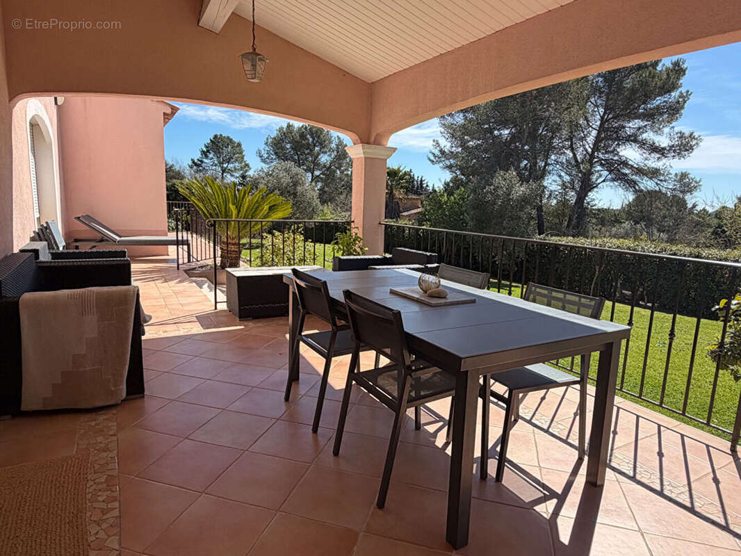 Maison à BAGNOLS-EN-FORET