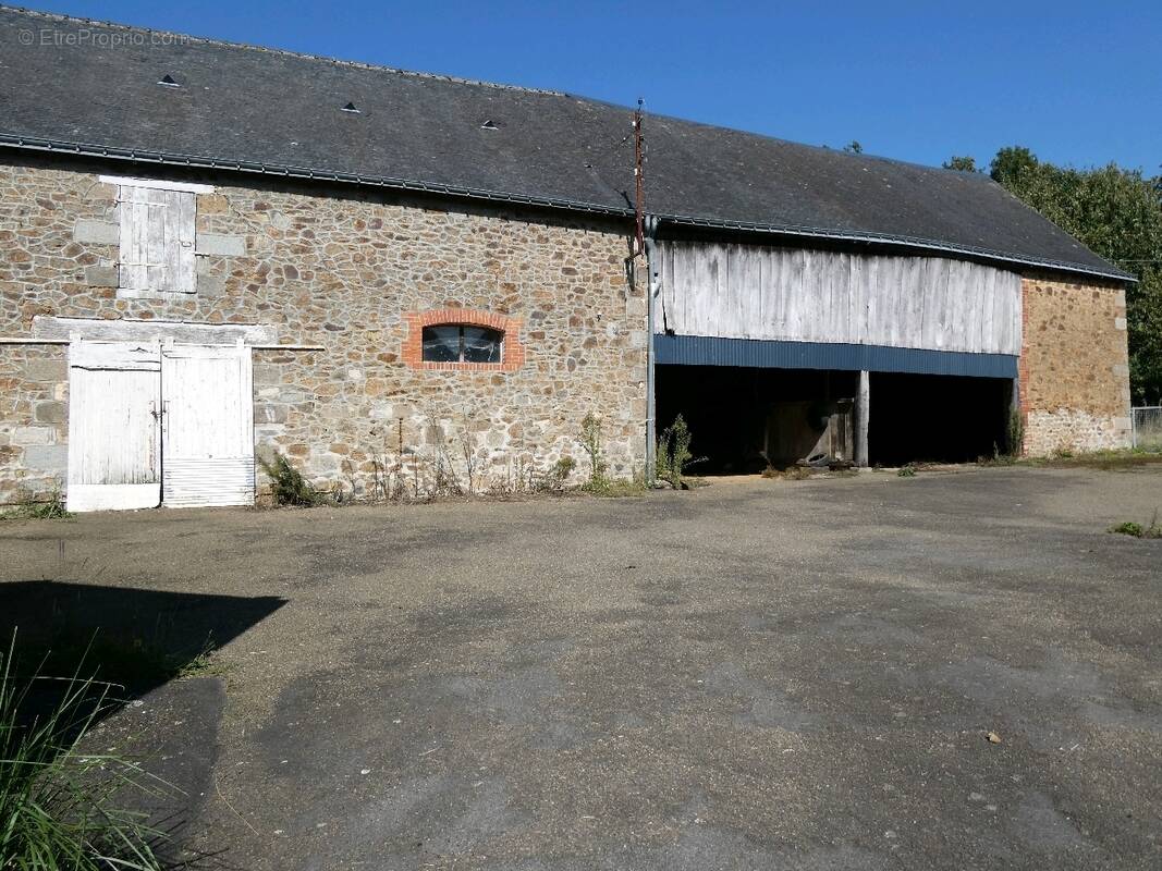 Maison à AMBRIERES-LES-VALLEES