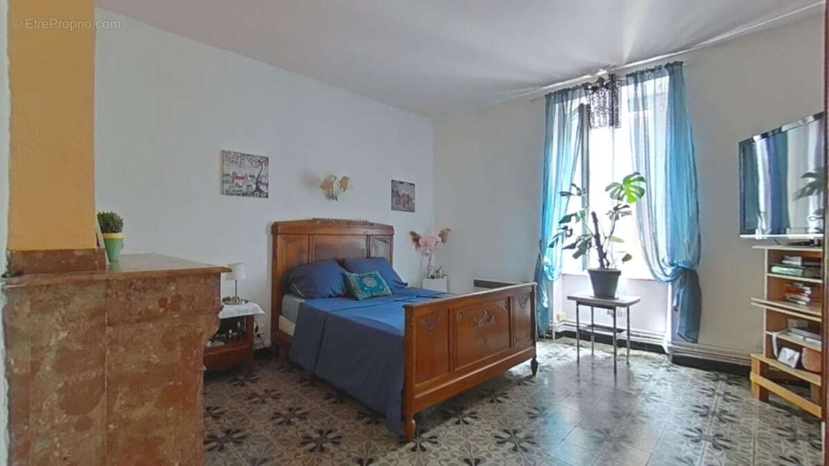 Maison à OUVEILLAN