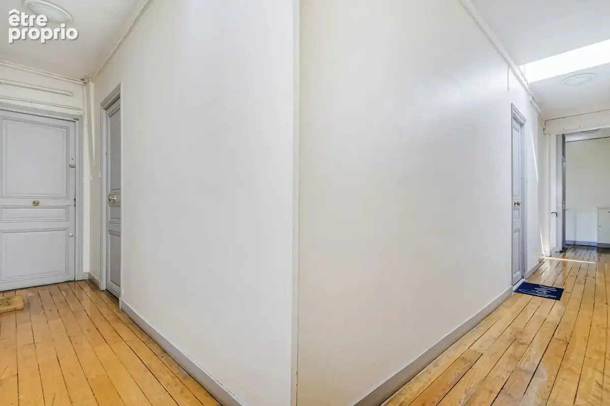 Studio proche sacre coeur en dernier etage avec ascenseur - photo 10