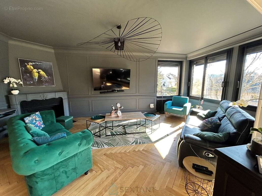 Propriété d'exception  274 m² habitables + 699 m² de dépendances et garages - photo 11
