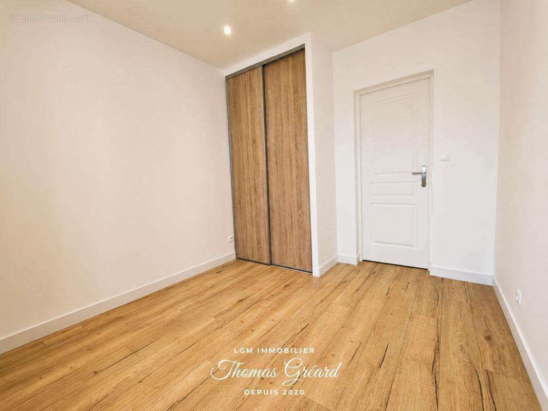 Maison entièrement rénovée de 85 m² avec 3 chambres, garage et jardin clos – Jallans, proche Châteaudun - photo 5