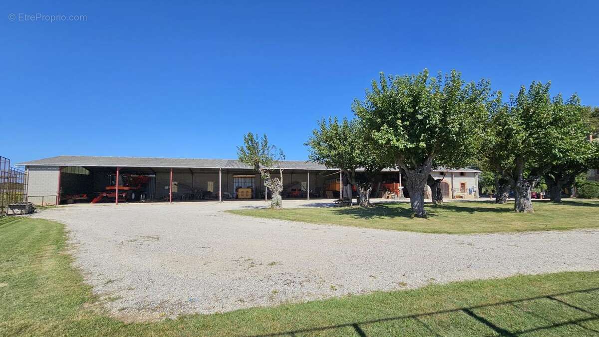 Maison à NEGREPELISSE