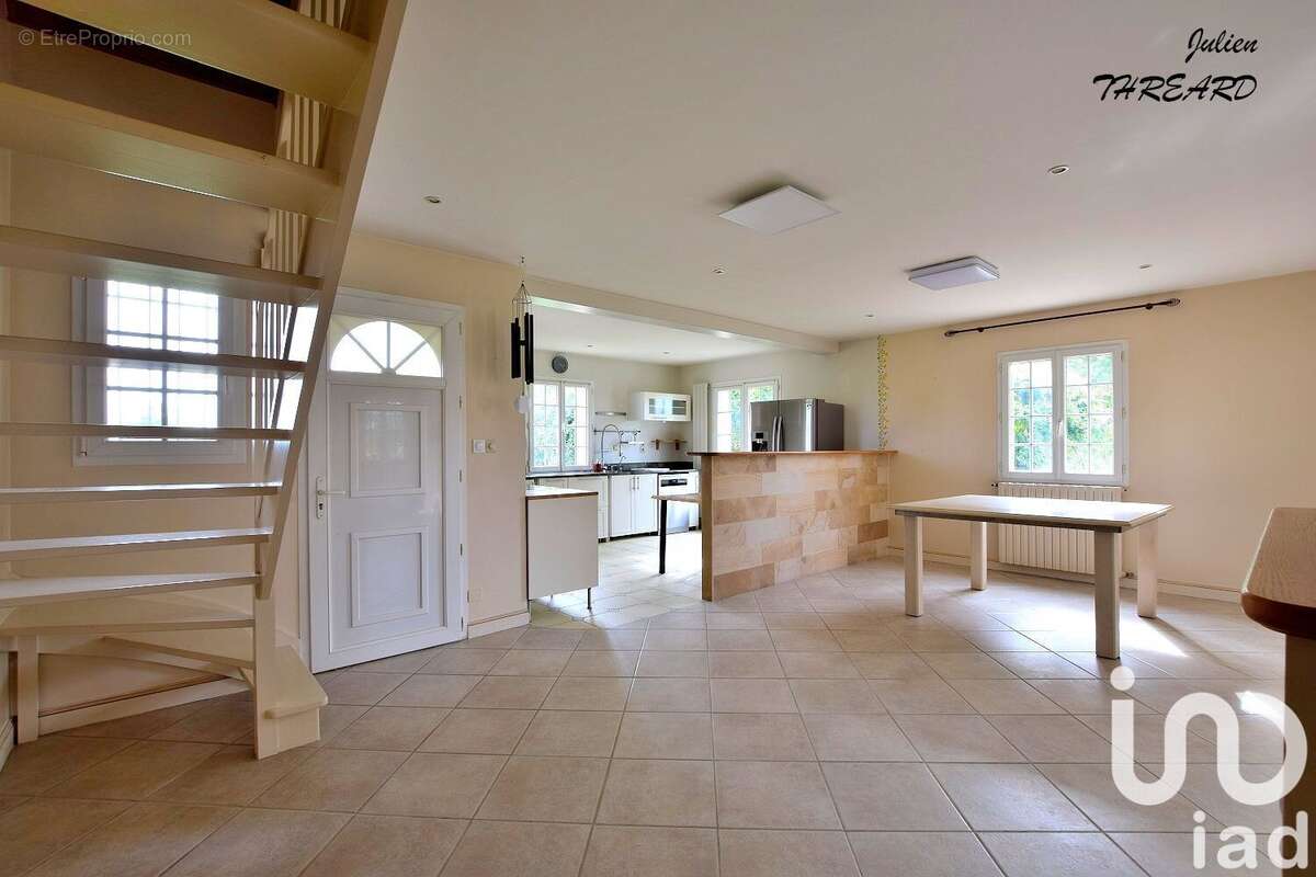 Maison 224 m² à Le Louroux  - photo 6