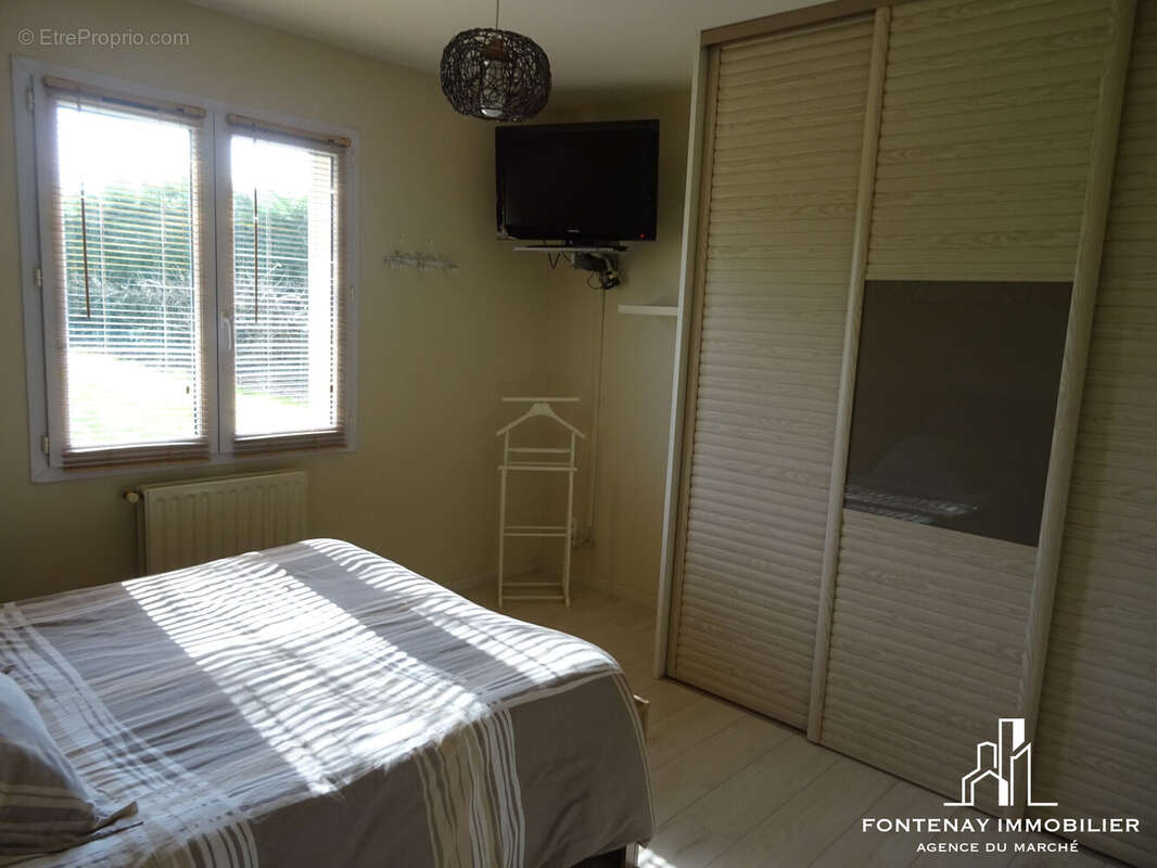 CHAMBRE - Maison à FONTENAY-LE-COMTE
