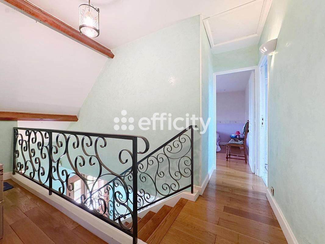 Maison 153 m² à Chevry-Cossigny  - photo 8