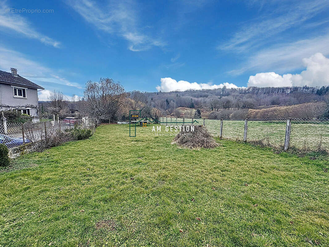 Maison à CHATEAUNEUF-LA-FORET