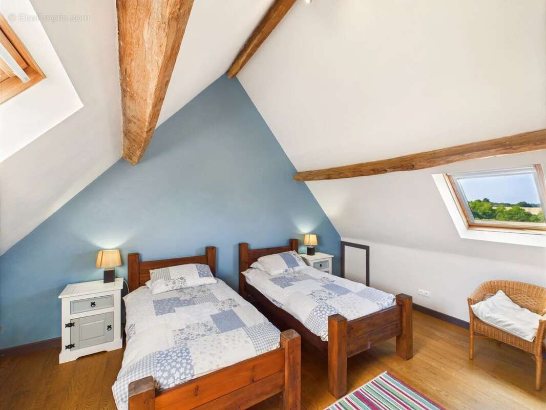 Incroyable propriété de 21 hectares avec maison principale, complexe de gîtes possible et piscines - photo 9