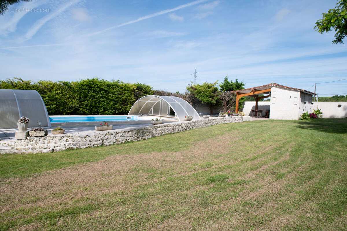 Maison à LADIVILLE