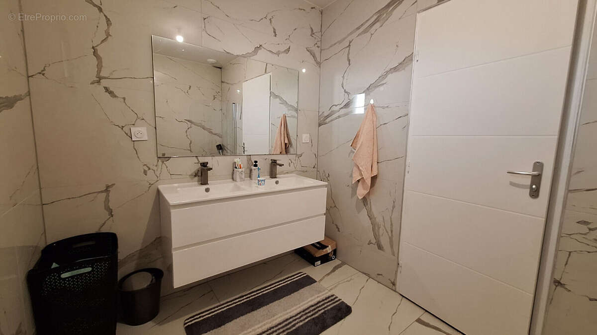 Maison à LES MARTRES-DE-VEYRE