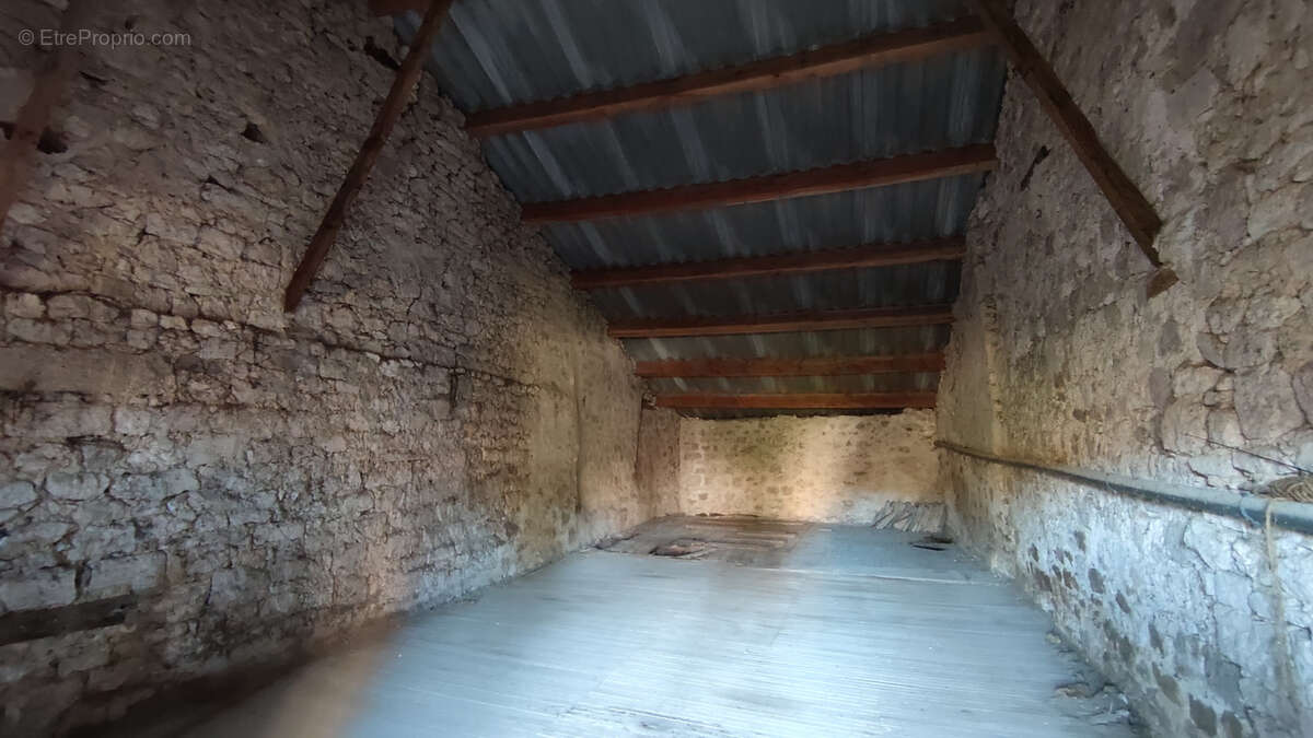 Parking à BAGAT-EN-QUERCY